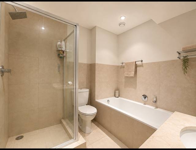 2 BEDROOM APARTMENT FOR SALE IN CAPE TOWN CITY CENTRE
